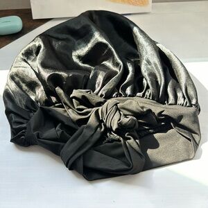 Satin bonnet with tie